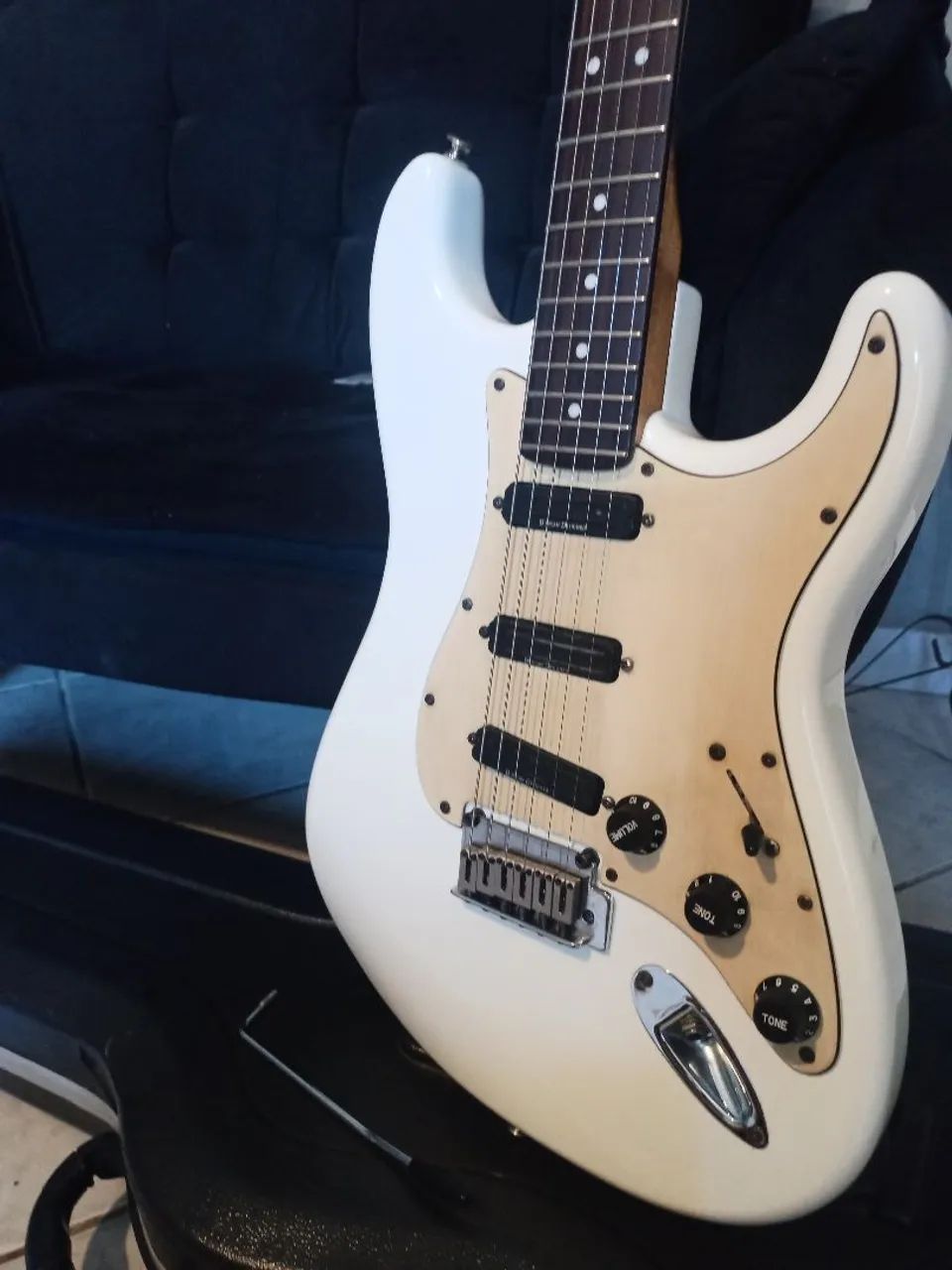 Squier by Fender Stratocaster Deluxe Hot Rails Olimpic White