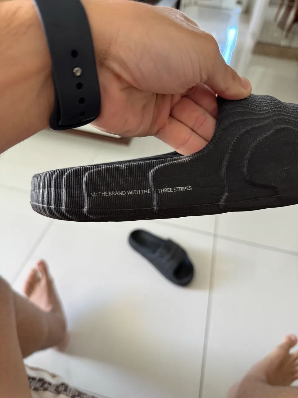 Chinelo Adidas Adilette 22 Carbon - Foto 4