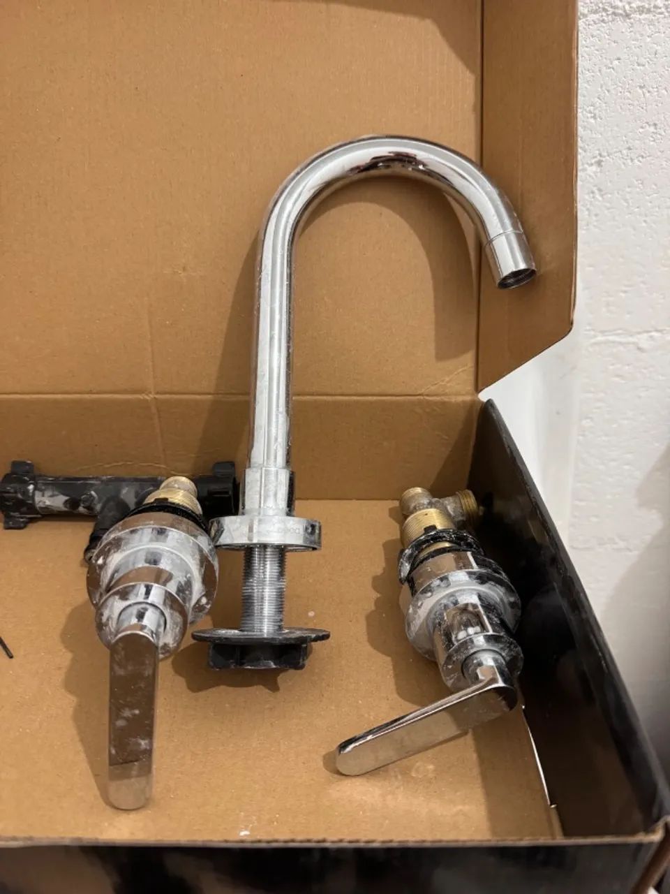 Torneira para Banheiro - Duplo Comando - Deca