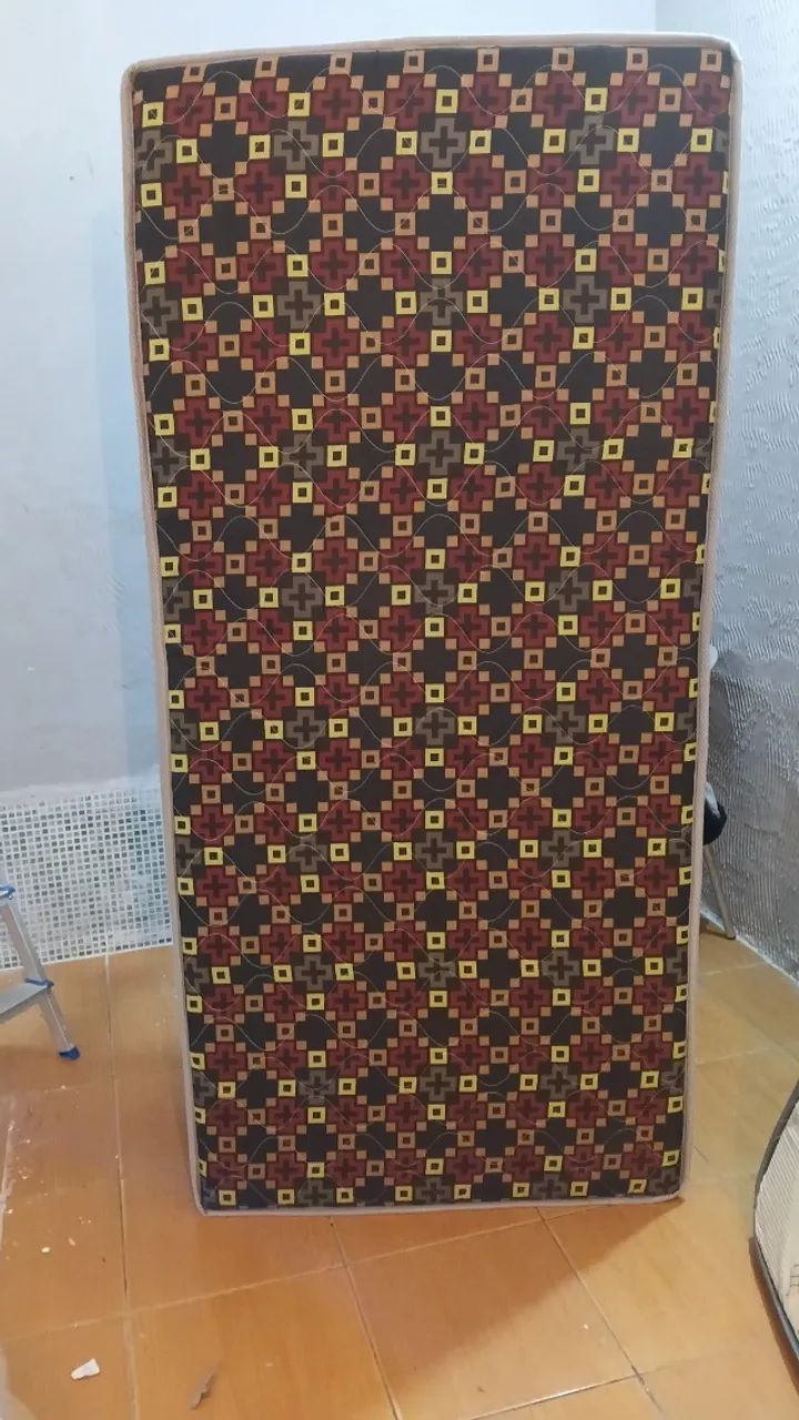 Cama de solteiro e colchão 
