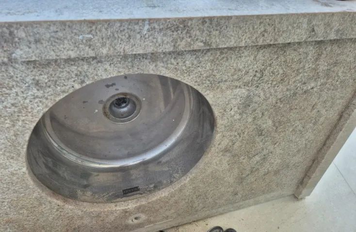 Bancada de granito com cuba inox