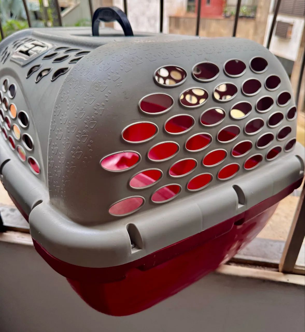 Caixa de Transporte para Pet Plástica Resistente - com Trava Funcional - Foto 2