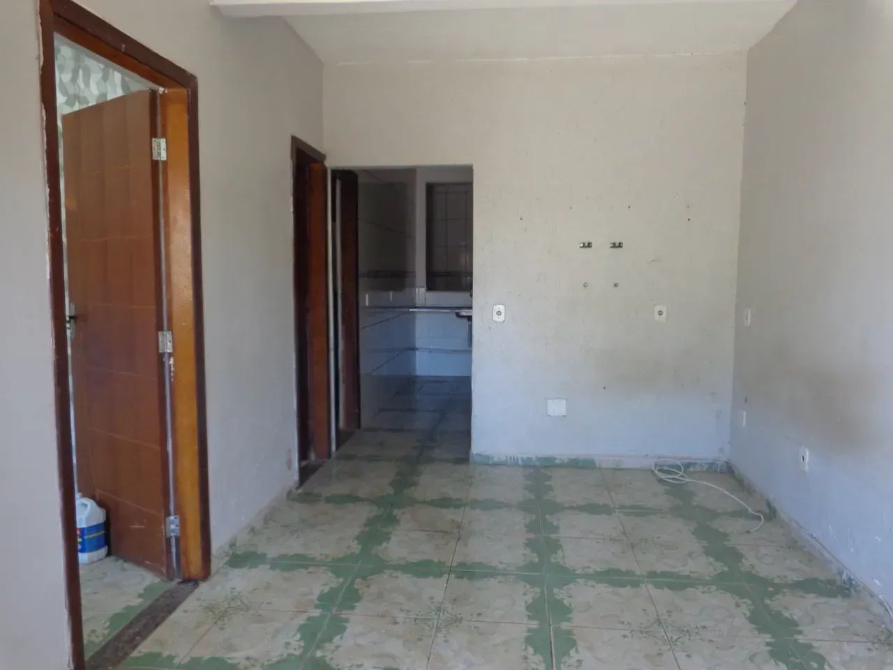 QR 110 Ótimo Apartamento Terreo com 2 Quartos Escriturado Lado Metrô em Samambaia Sul  DF - Foto 9