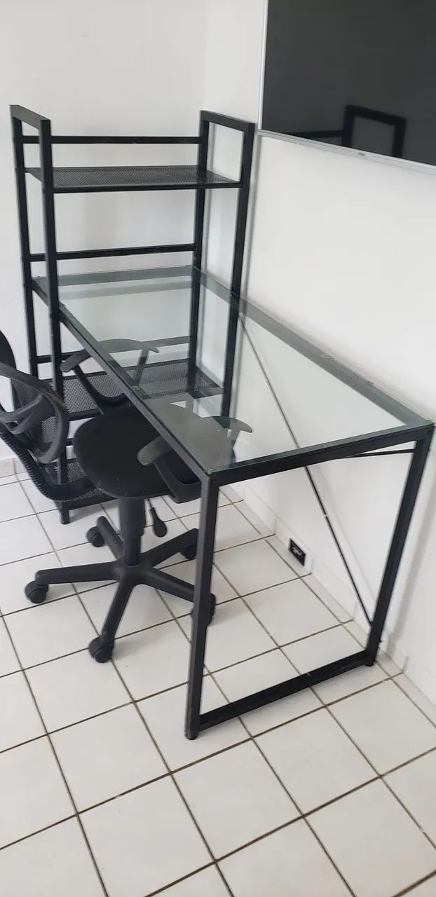 Conjunto de mesa e cadeira p escritório R$ 750
