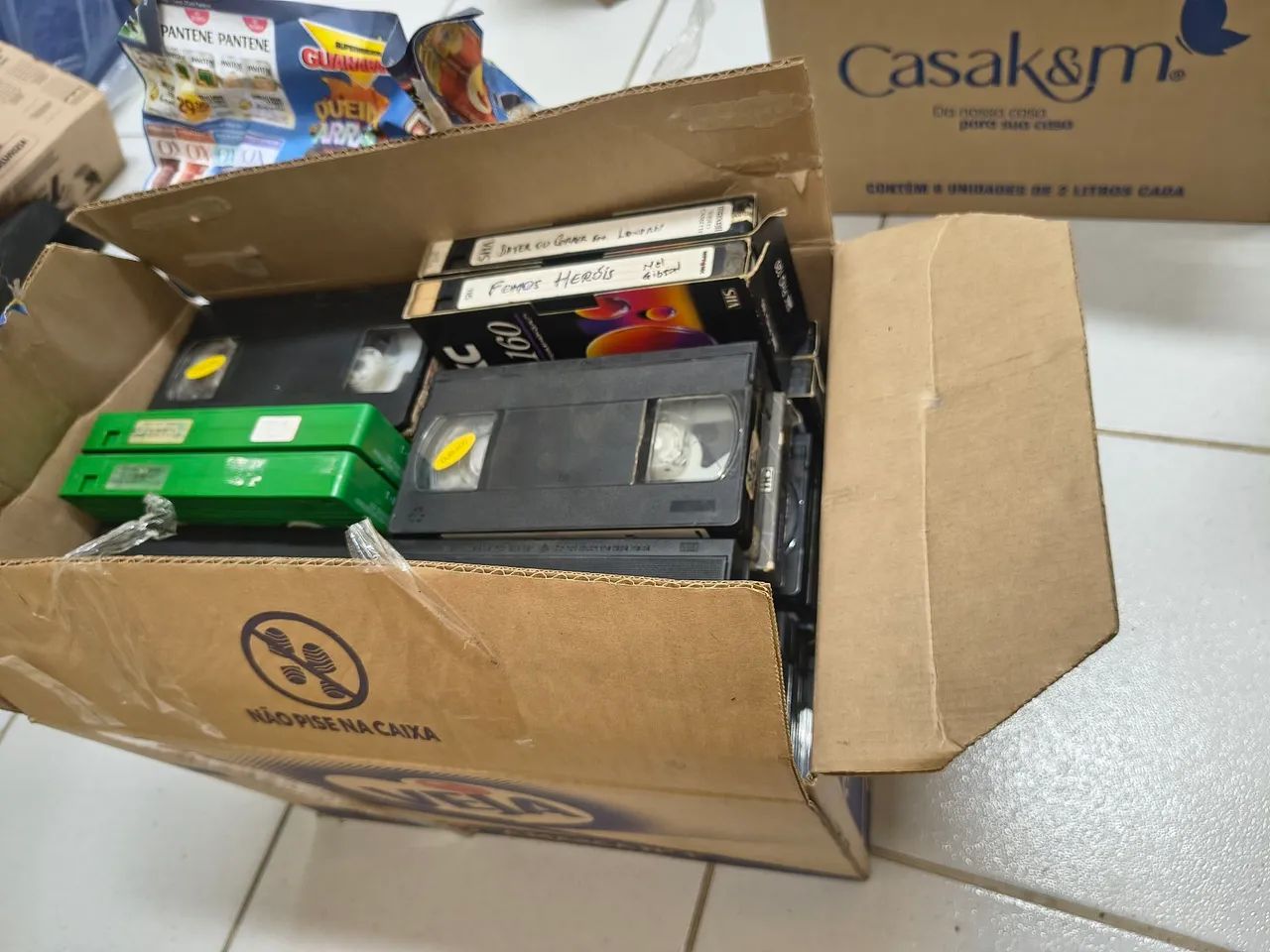 Caixa com vários vhs - Foto 2