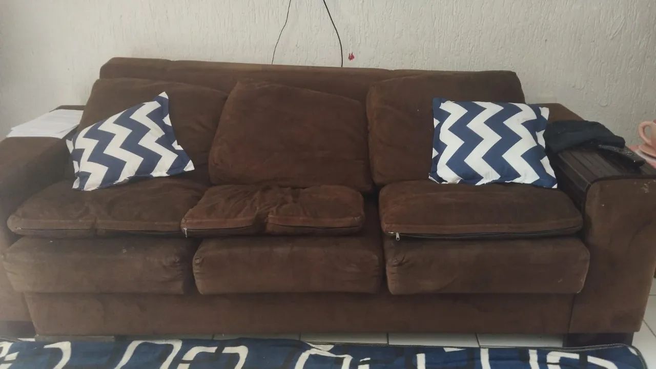 Sofa retrátil 3 lugares.