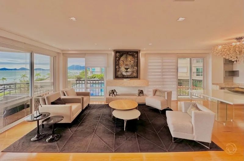 Lindo apartamento na Beira Mar com 3 suítes e 4 vagas de garagem - Foto 2