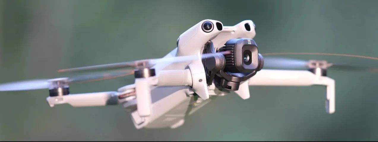 DRONE DJI MINI 5 PRO FLY MORE COMBO + RC 2 COM TELA - Foto 4