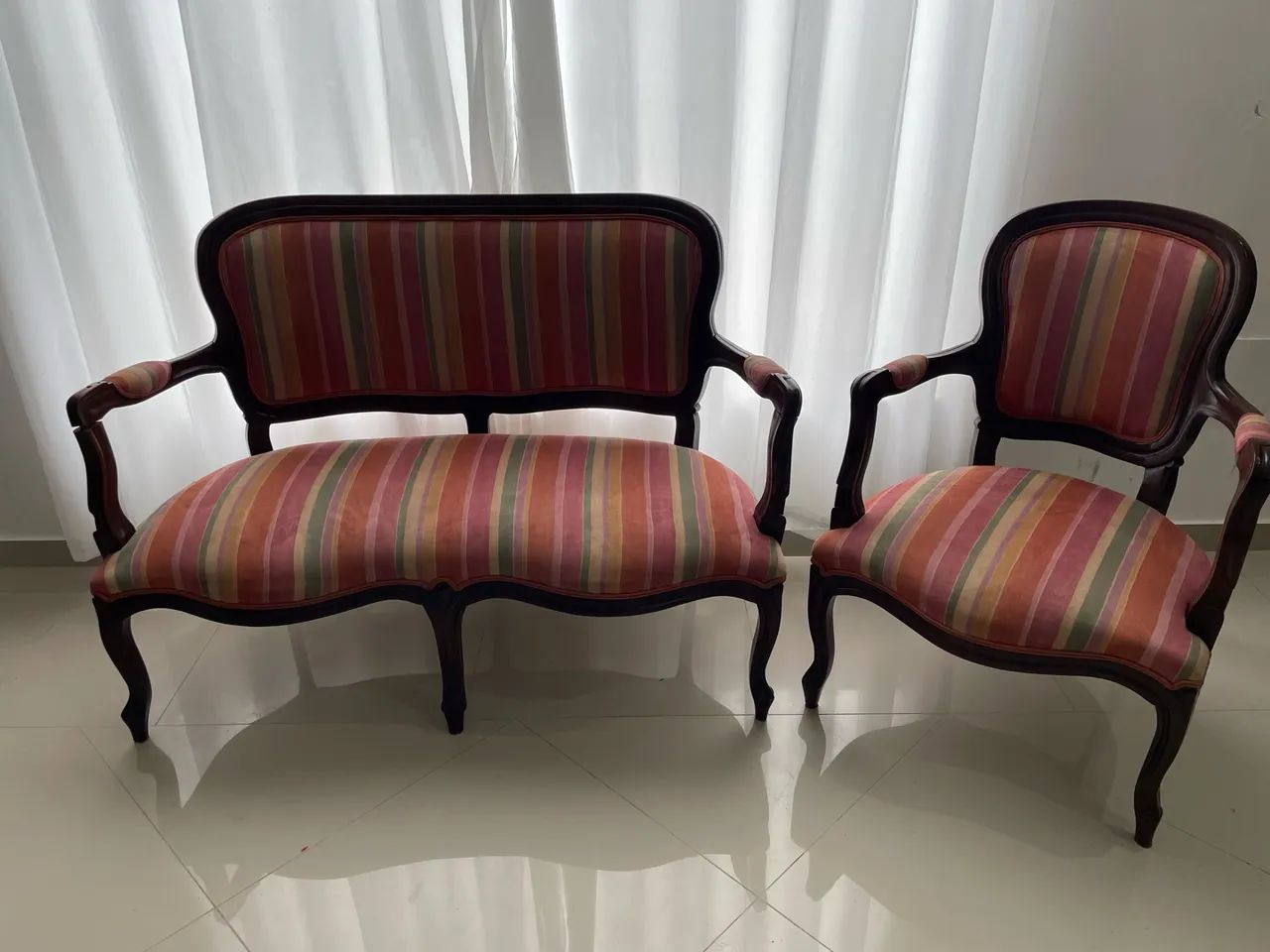 Namoradeira e Poltrona em Madeira