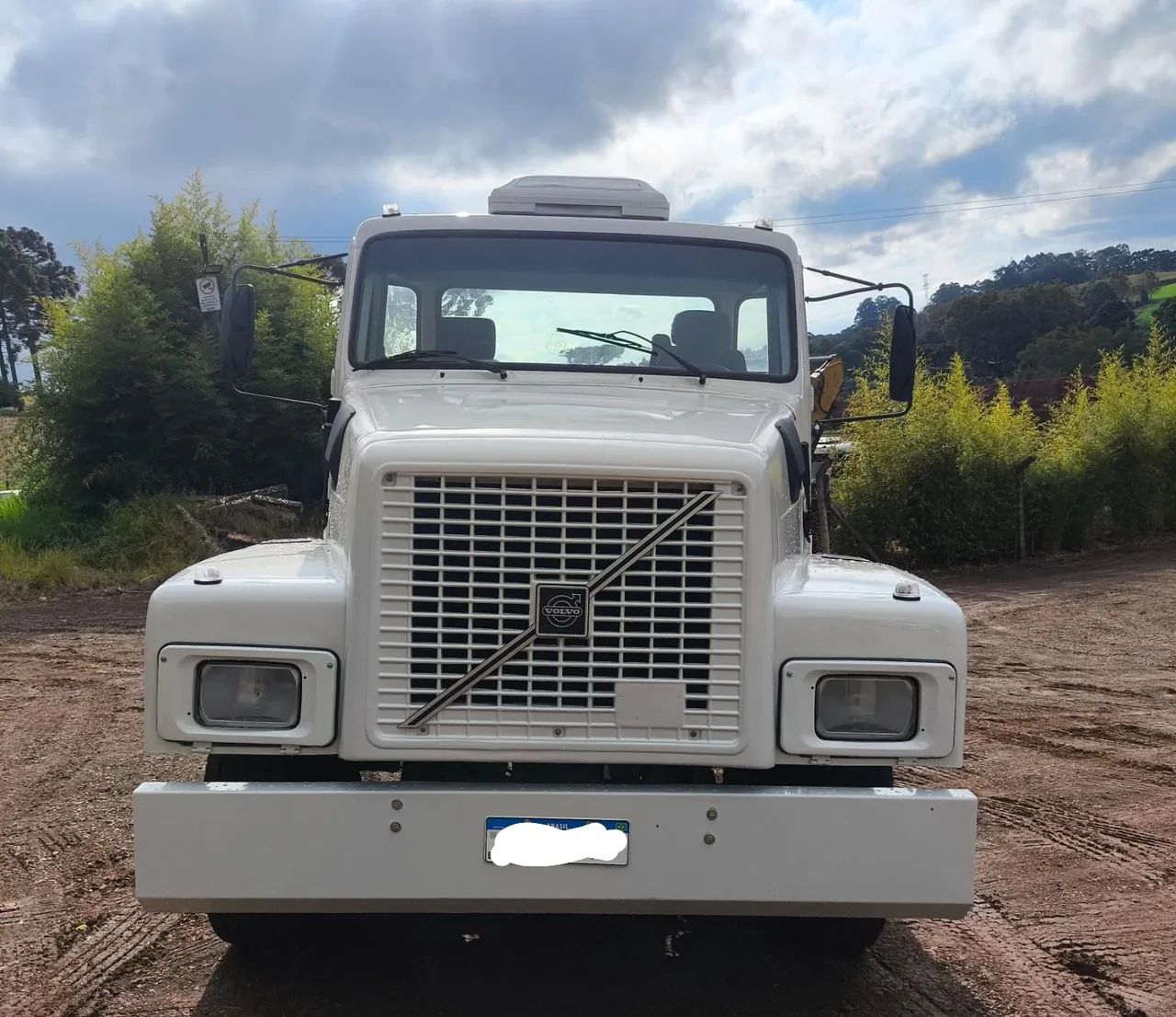 Volvo N10 Traçado 6x4 caçamba  - Foto 2
