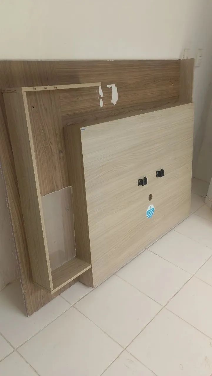 Vendo Rack de parede de sala de estar. 