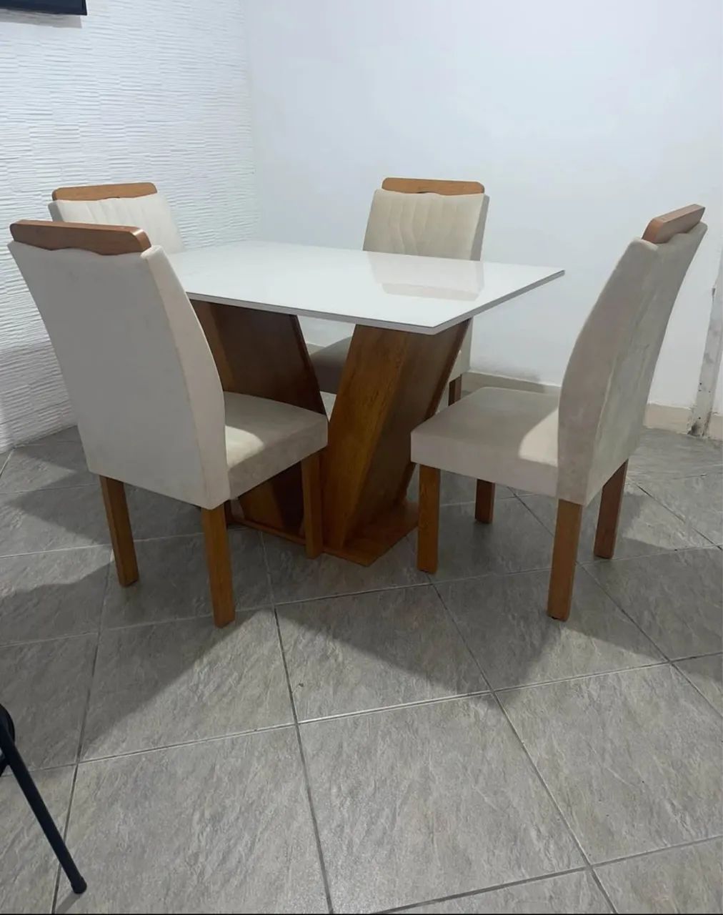 Conjunto mesa de jantar com tampo de vidro