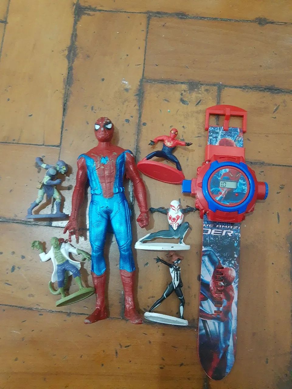 Bonecos homem aranha 
