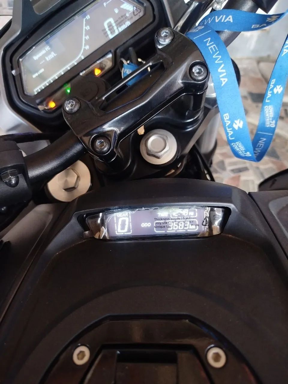 DOMINAR BAJAJ 400CC 2025 - Foto 3