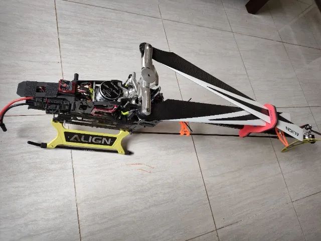 Helicóptero Trex 700L Dominator (sem canopi) 