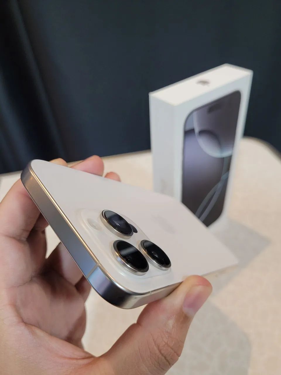 iPhone 16 Pro Max - 256GB Branco - e-Sim - Foto 3