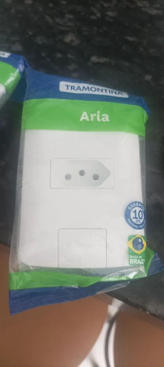 Tomadas simples e placa cega 