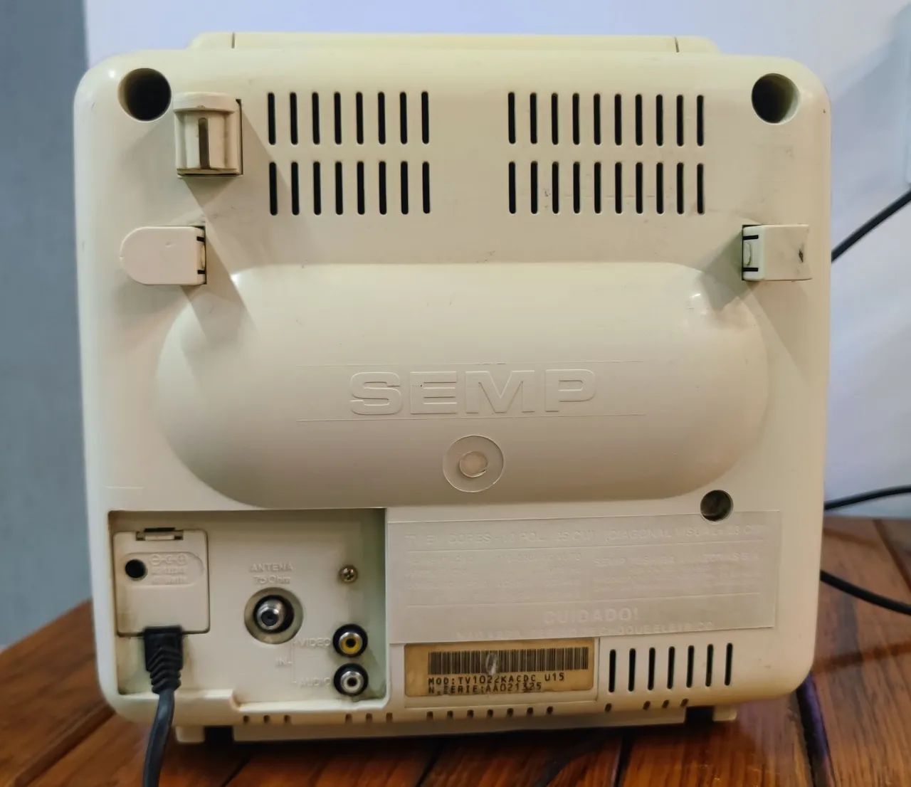 TV Semp 1020 retrô gaming - Foto 3