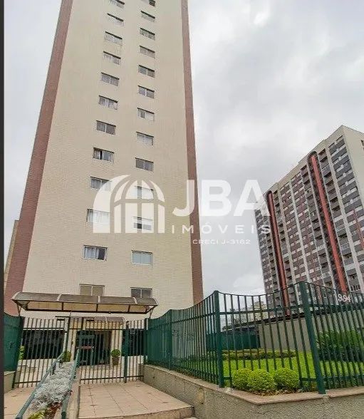 APARTAMENTO 2 QUARTOS COM GARAGEM, REFORMADO