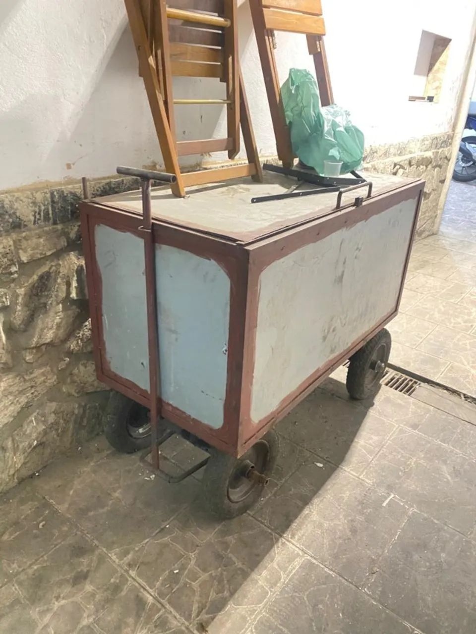 Carrinho de Mão Fechado