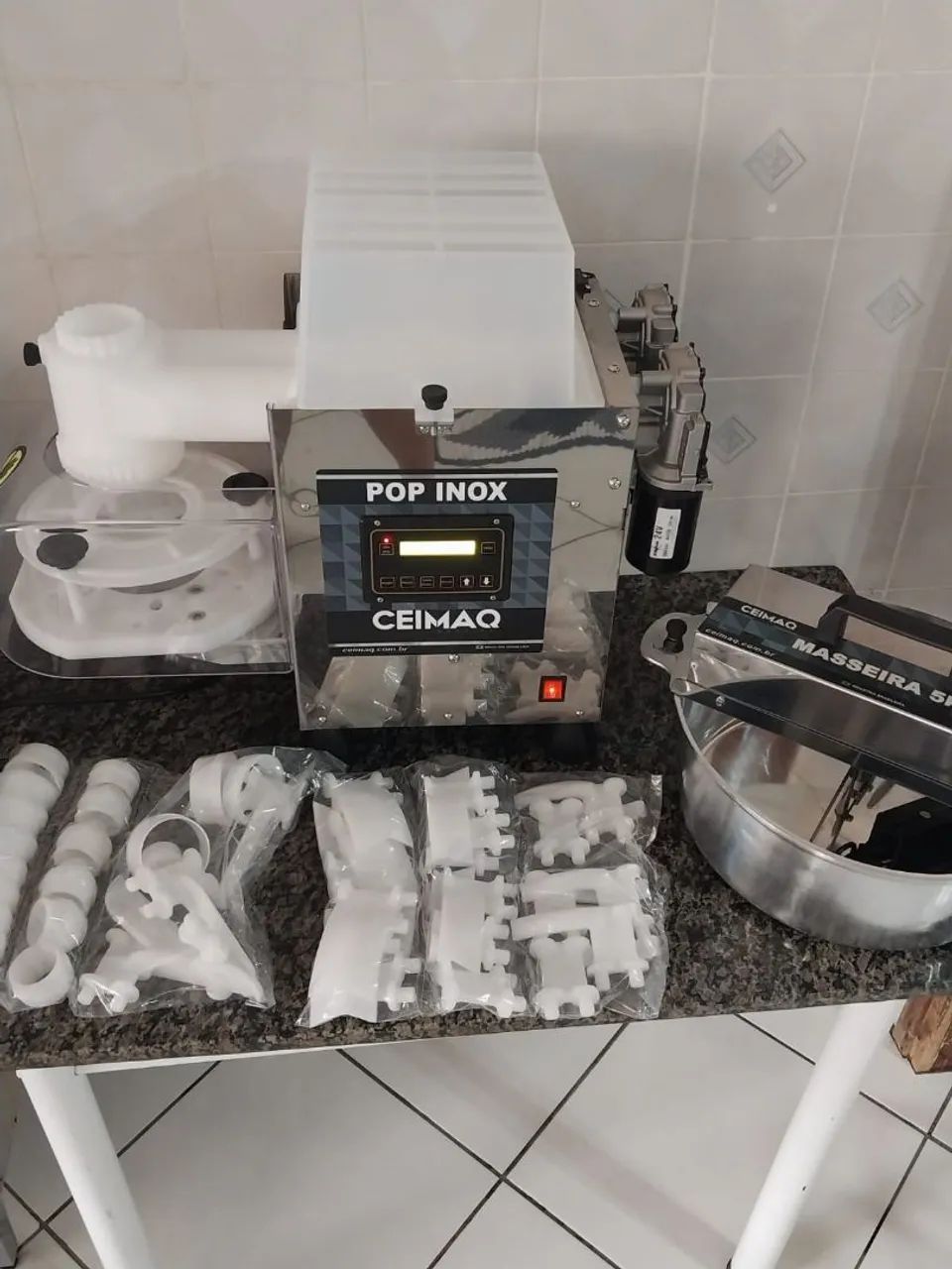 VENDO MAQUINA DE SALGADOS E MASSEIRA - Foto 2