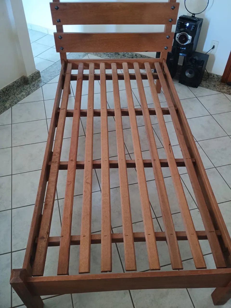 Cama de solteiro em madeira maciça + colchão - Foto 2
