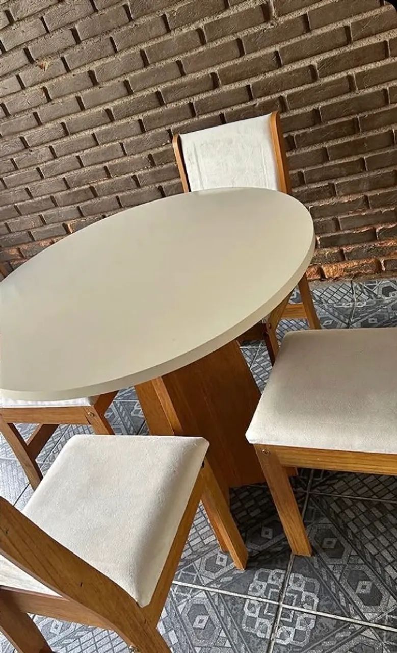 Mesa de jantar redonda com 4 cadeiras  - Foto 2