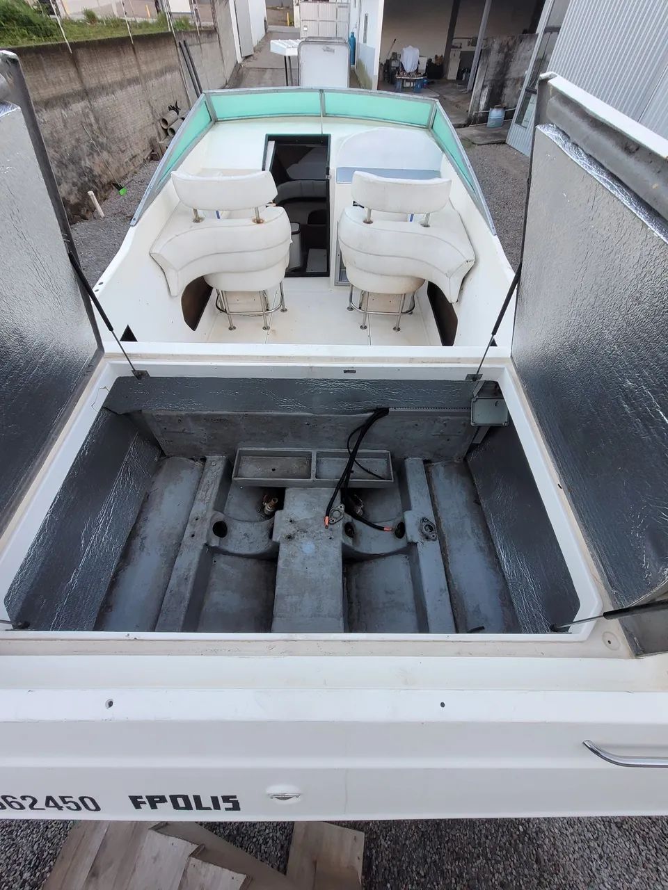 ? CHRIS-CRAFT 312 À VENDA - SOMENTE CASCO ? - Foto 3