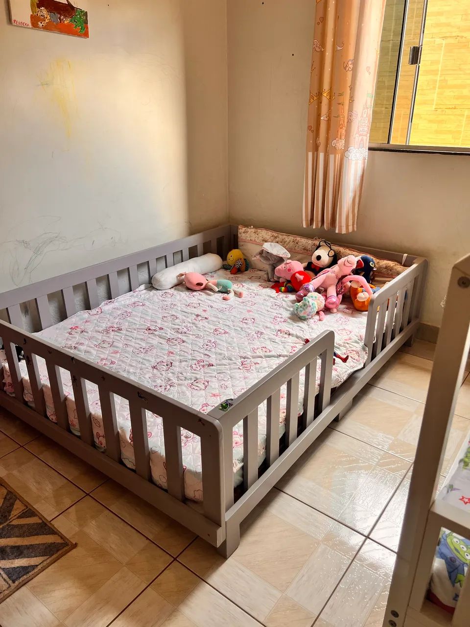 Cama montessoriana infantil 