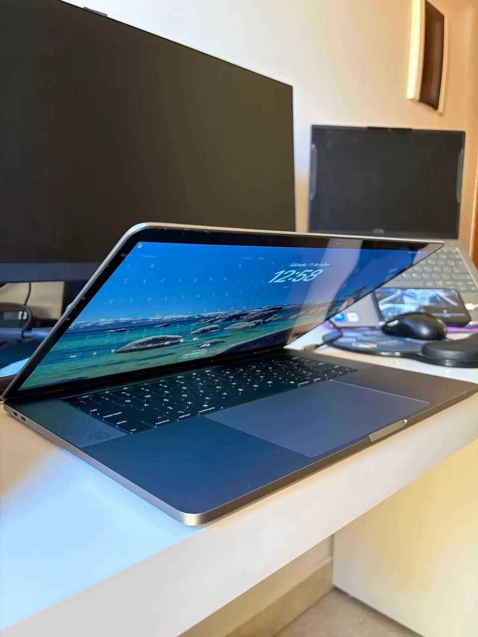 MacBook Pro 15 Retina 2019 i7 32GB 512 SSD Radeon Pro 560X