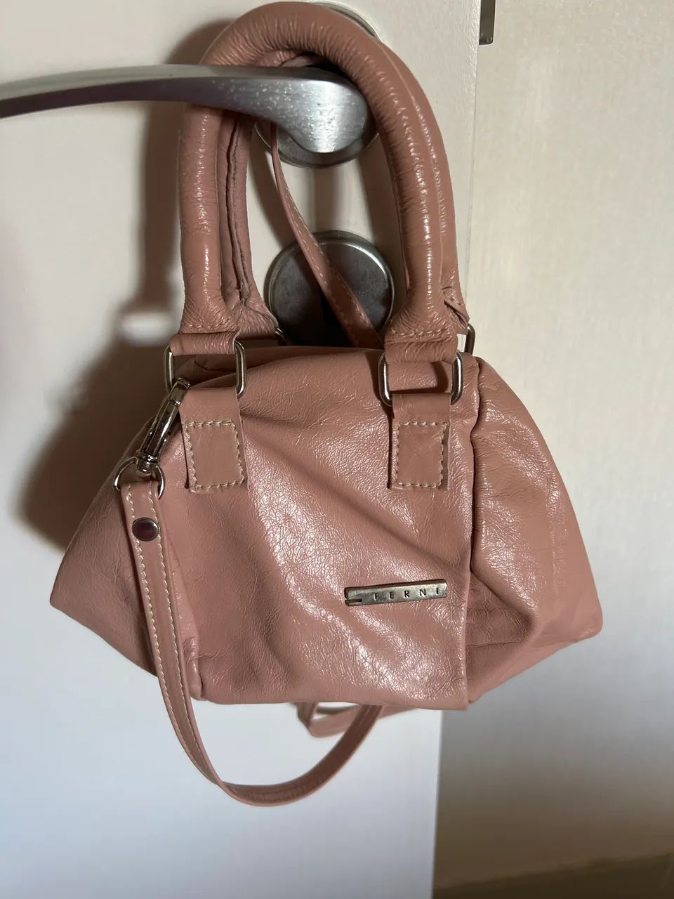 Vendo bolsa Ferni em couro