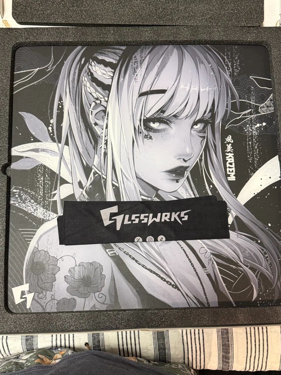 Vendo mousepad de vidro da GLSSWRKS Dark Kazemi - Foto 2