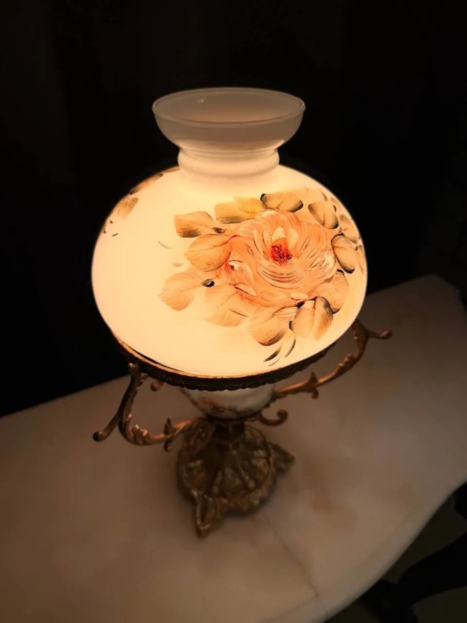 Abajur Antigo em Bronze e Opalina Pintada à Mão - Estilo Clássico - Foto 2
