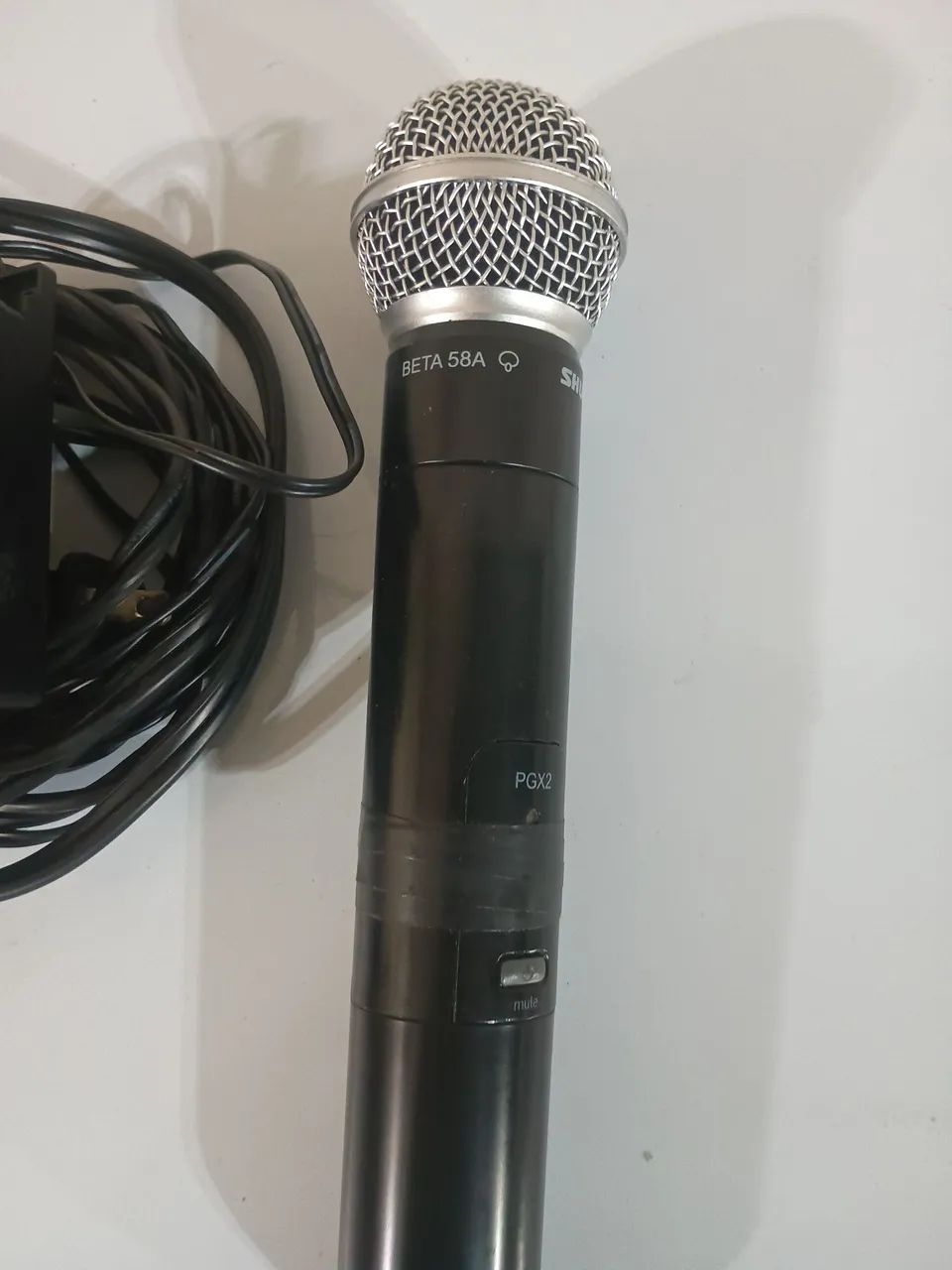 Microfone Sem Fio Shure - Base PGX4 e Bastão Beta58A. - Foto 4