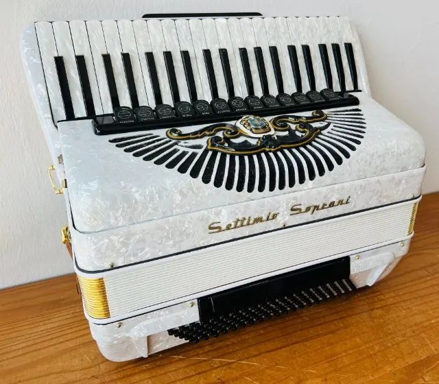 Acordeon Settimio Soprani 120bx - Instrumentos musicais - Santa
