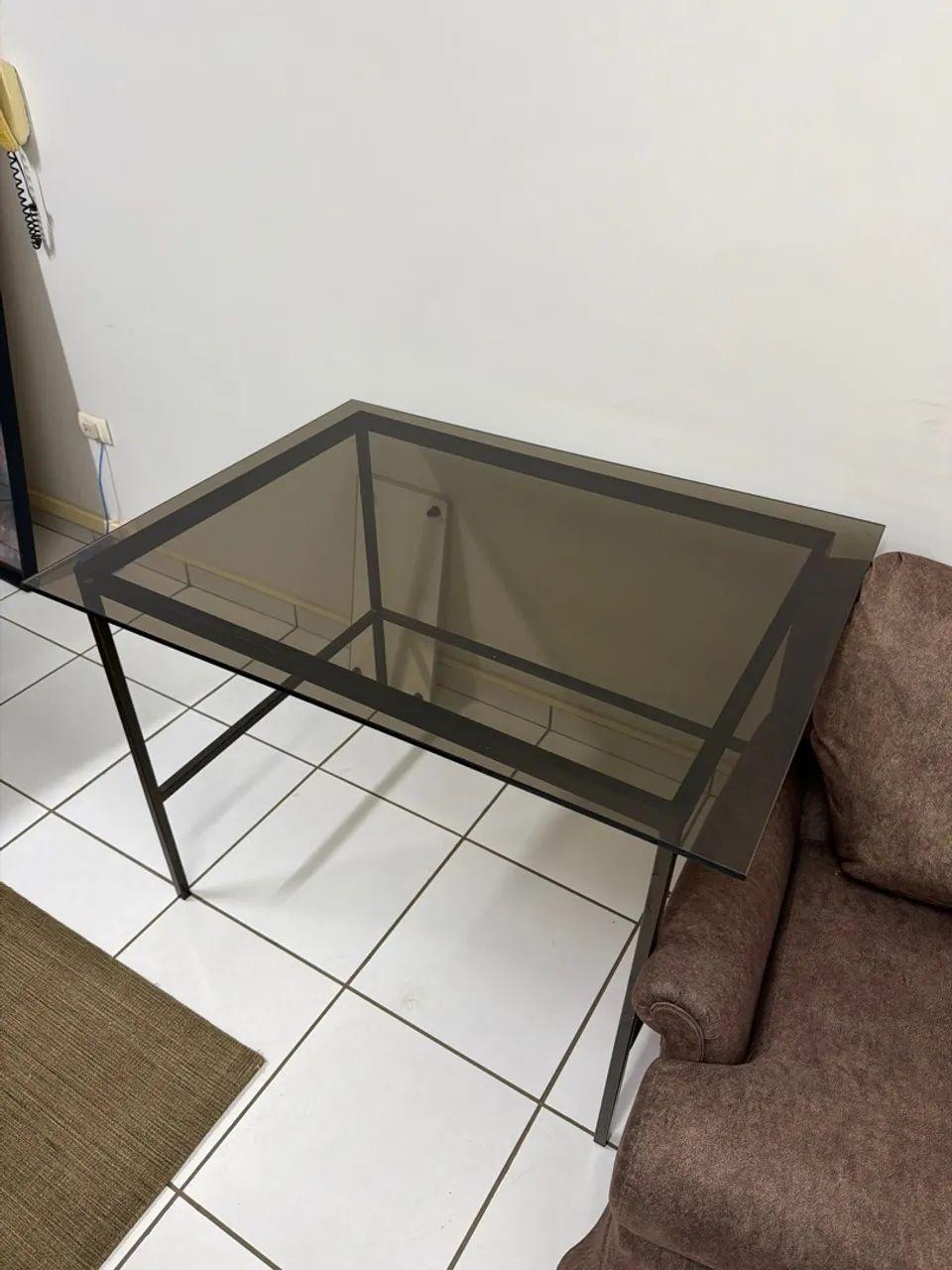 Mesa com tampo de vidro 