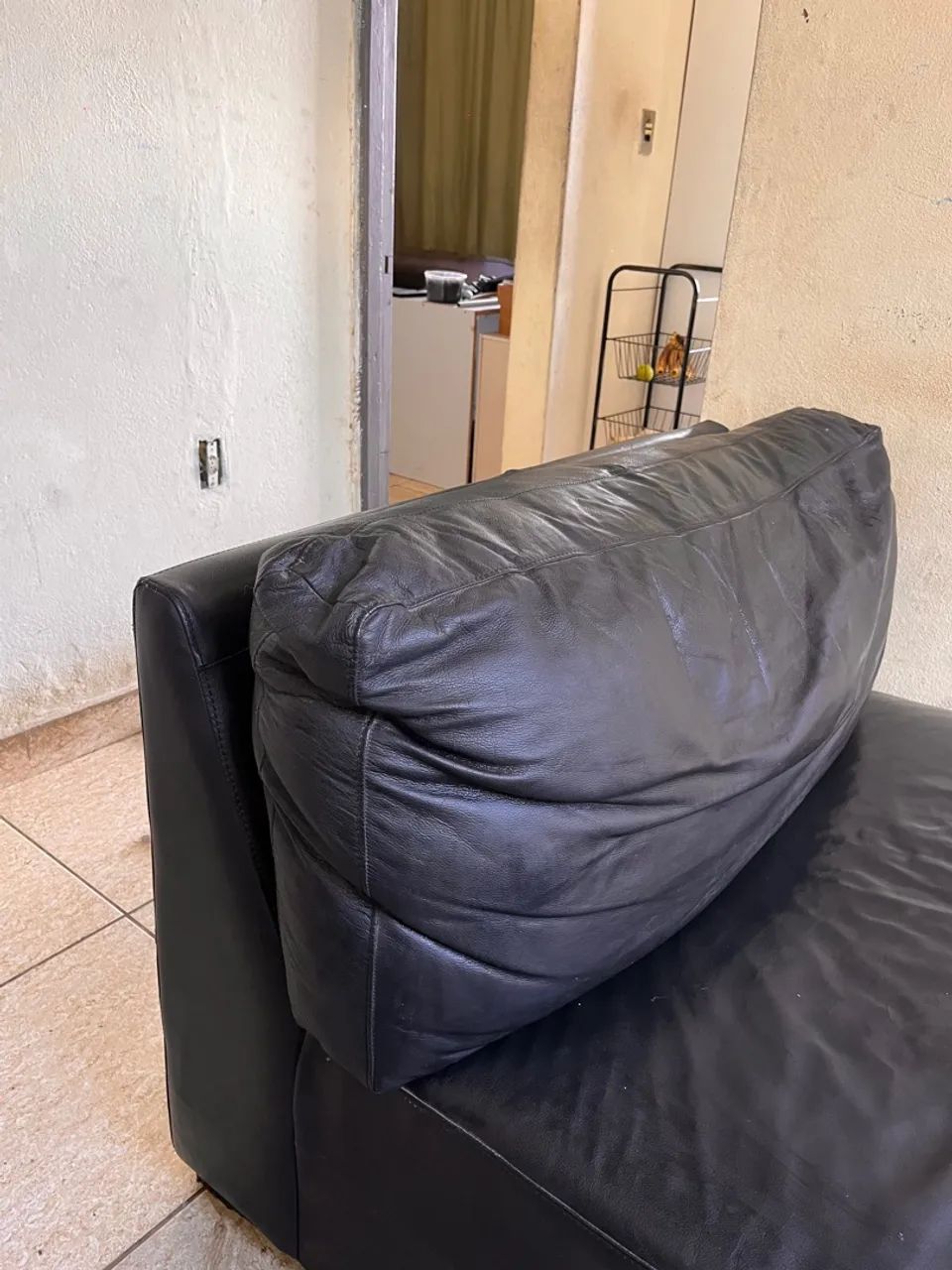 Sofá em couro legítimo 