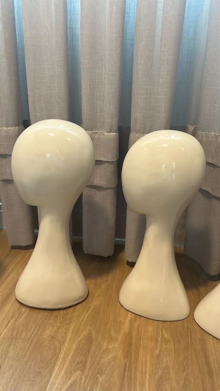 Kit com 3 cabeças expositoras profissionais para vitrine. - Foto 4