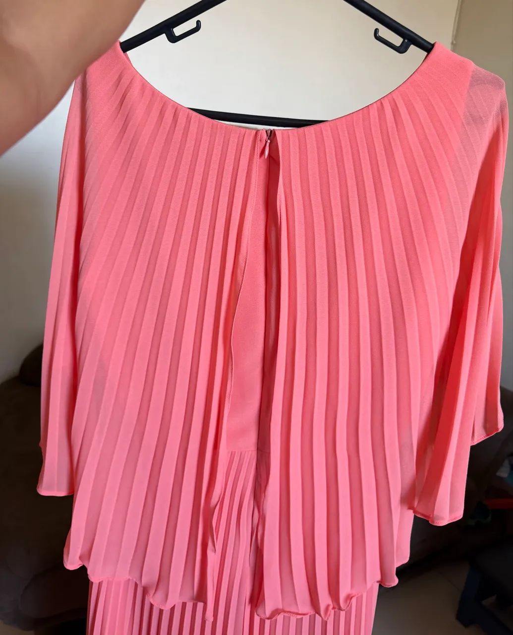 Vestido em seda plissada salmão