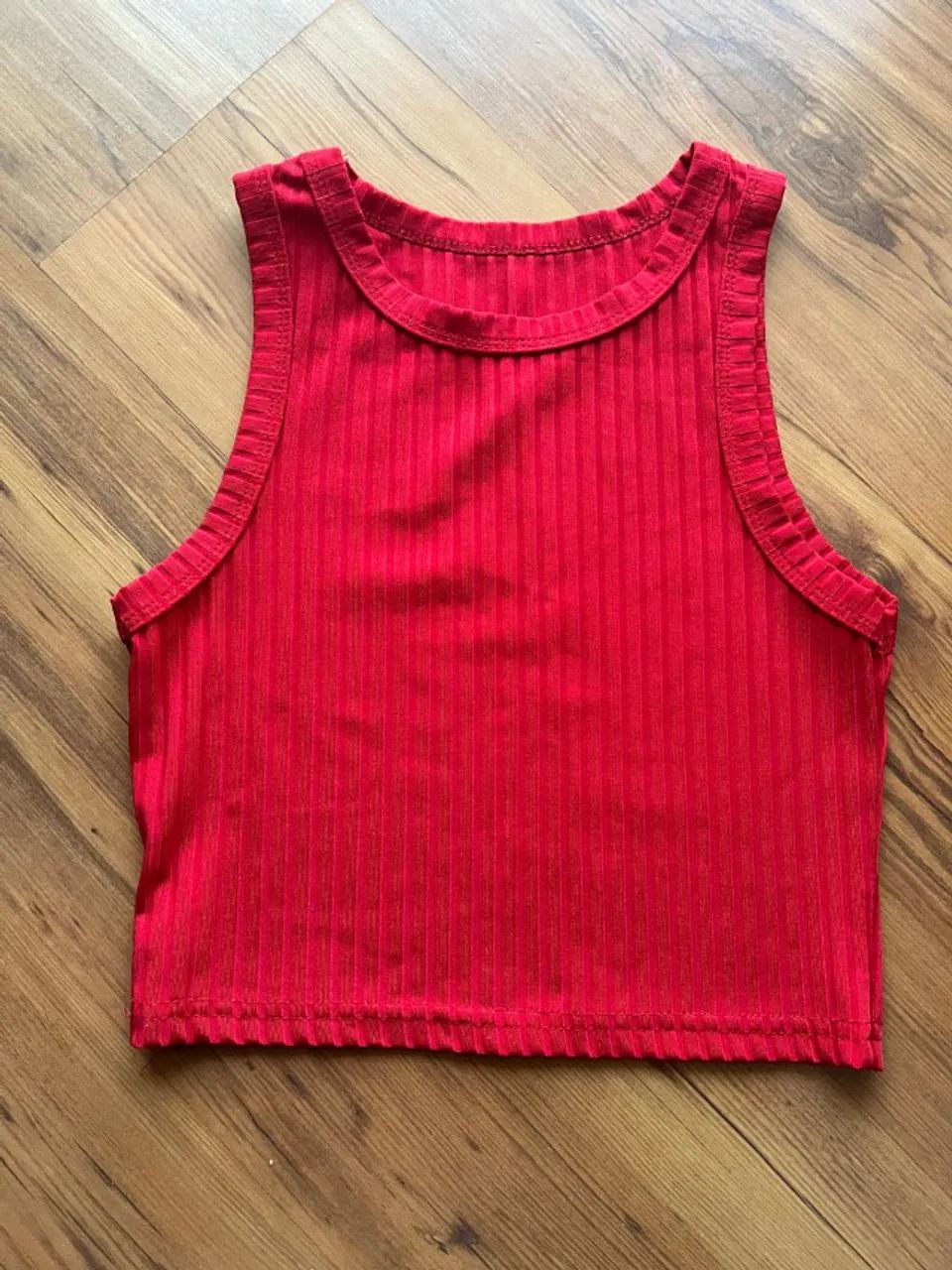 Regata cropped vermelha da Shein, tamanho P