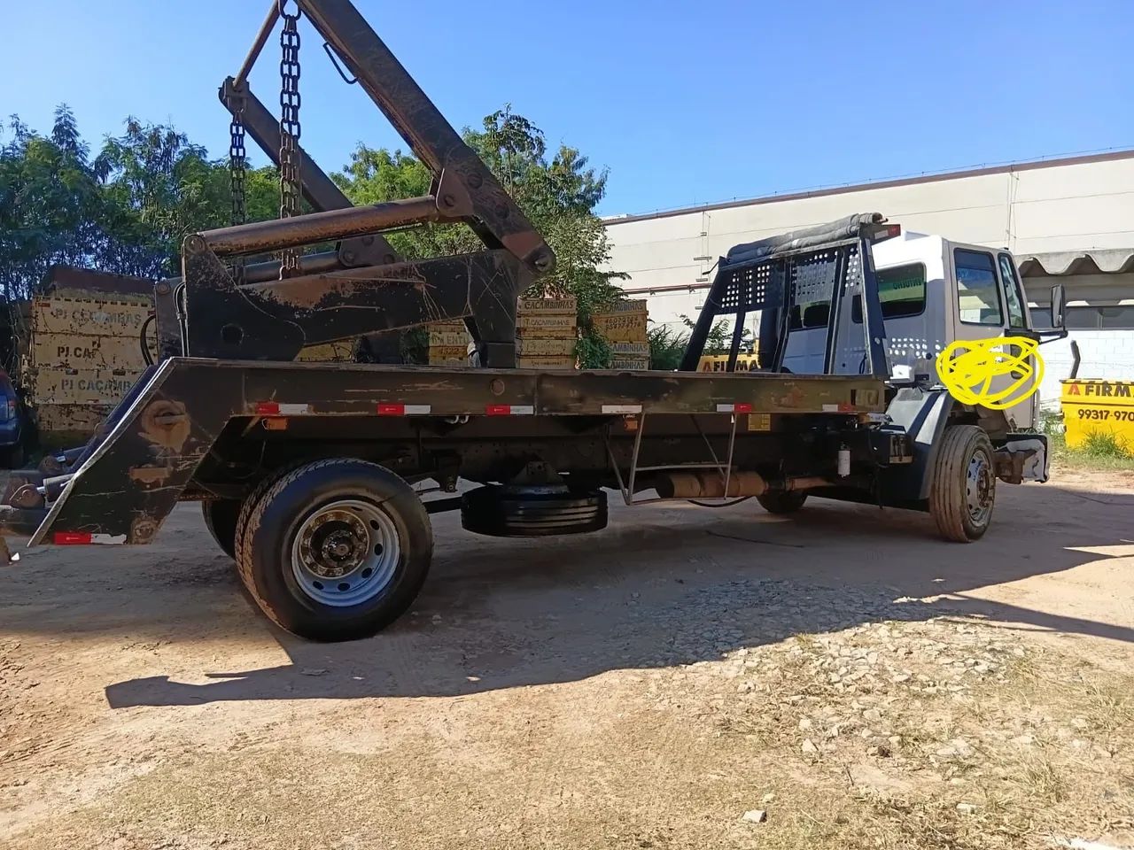 Vende se caminhão com poliguindaste  - Foto 4