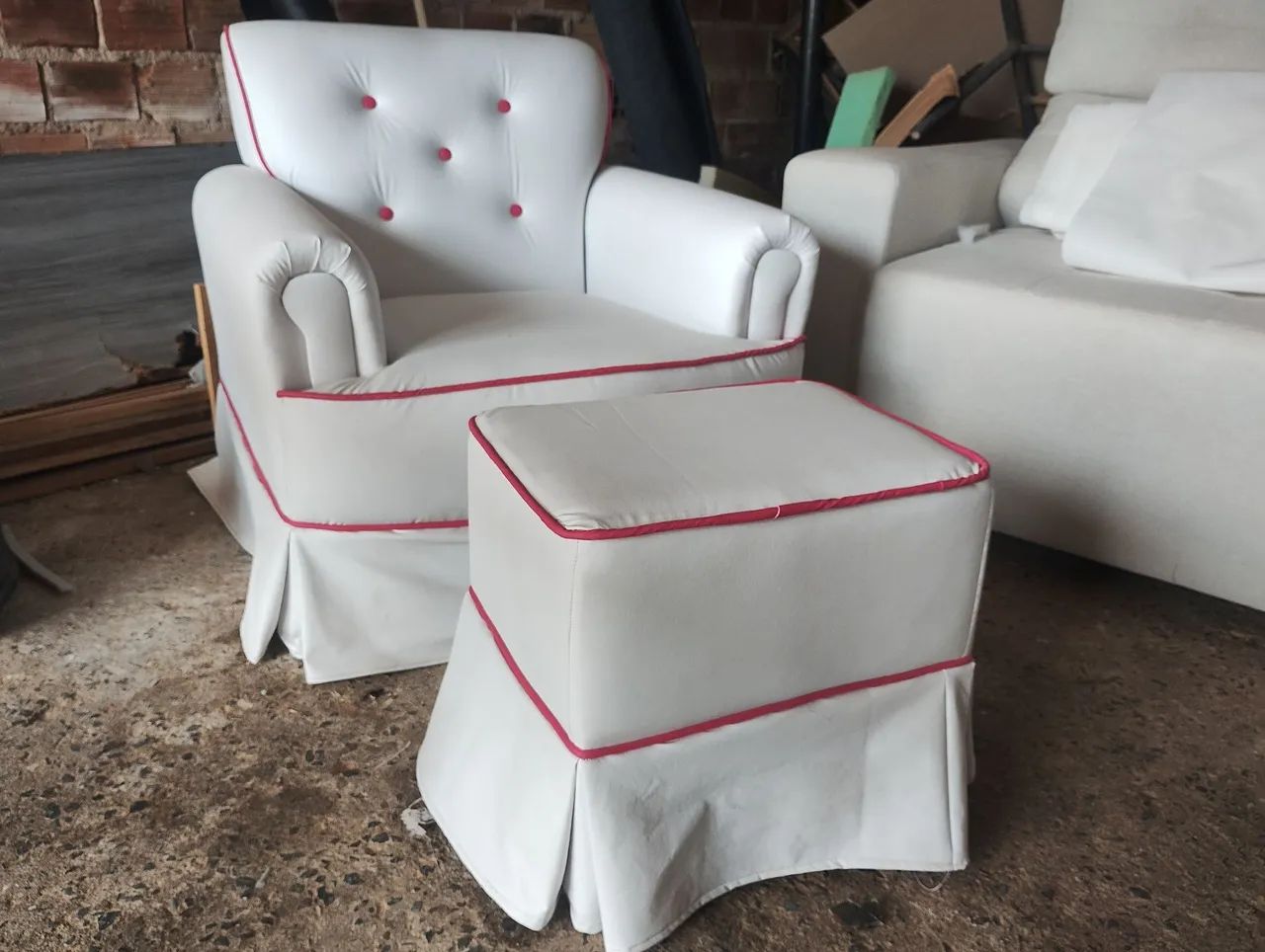 Poltrona feminina com puff  - Foto 3