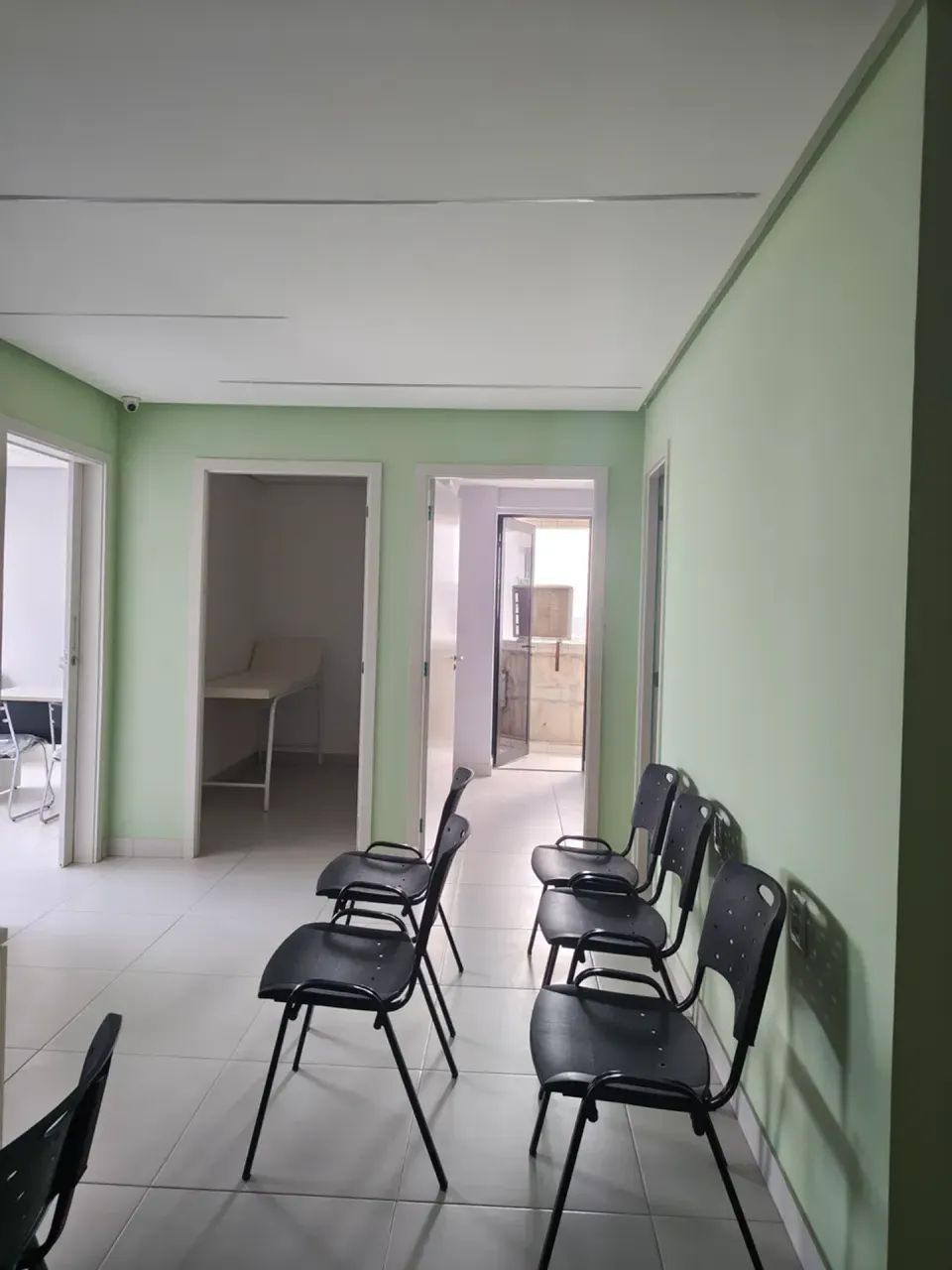Aluga-se Excelente Sala Comercial Mobiliada - Foto 2