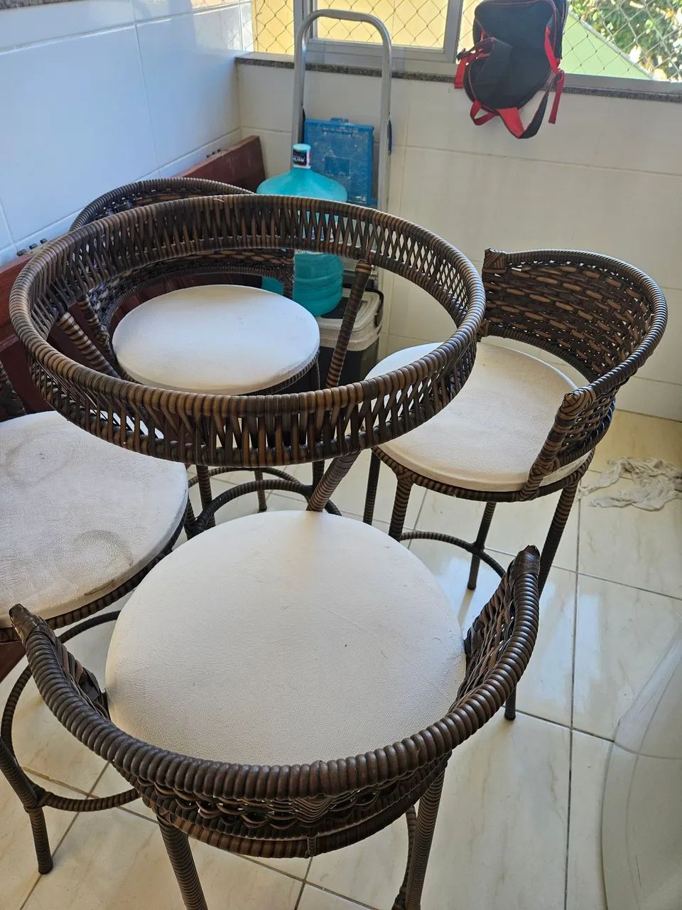 Mesa com 4 banquetas  - Foto 4