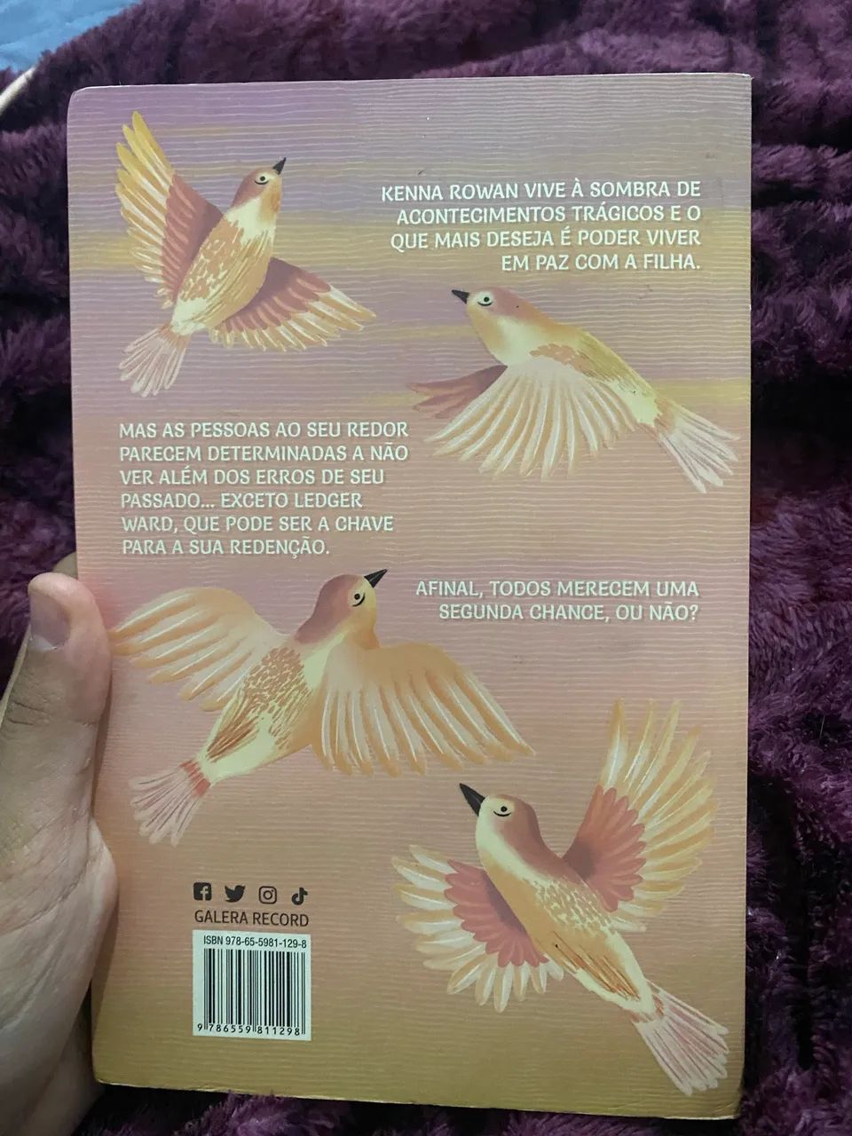 Livro: Uma segunda chance (da Colleen Hoover) - Foto 2