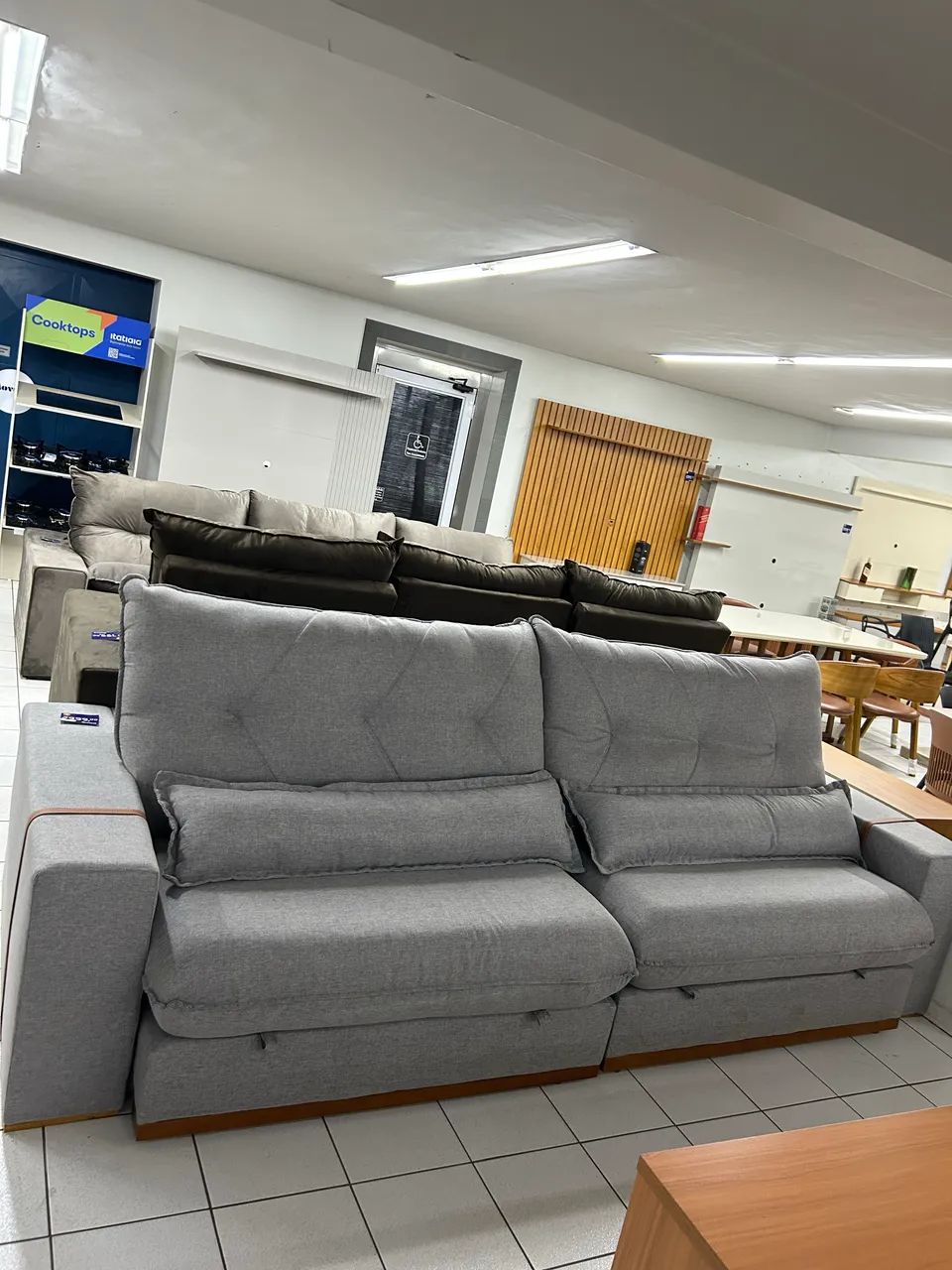 Sofá 2.90 m NOVO em linho - Foto 3