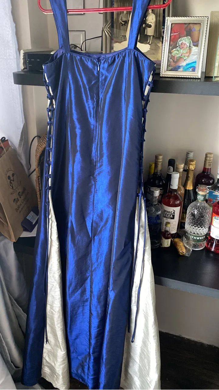 Vestido de festa com detalhe lateral prateado  - Foto 2