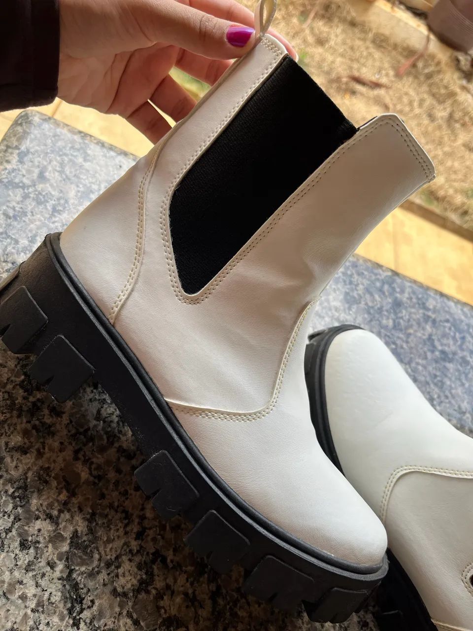 Bota branca - estilo chelsea - Foto 3