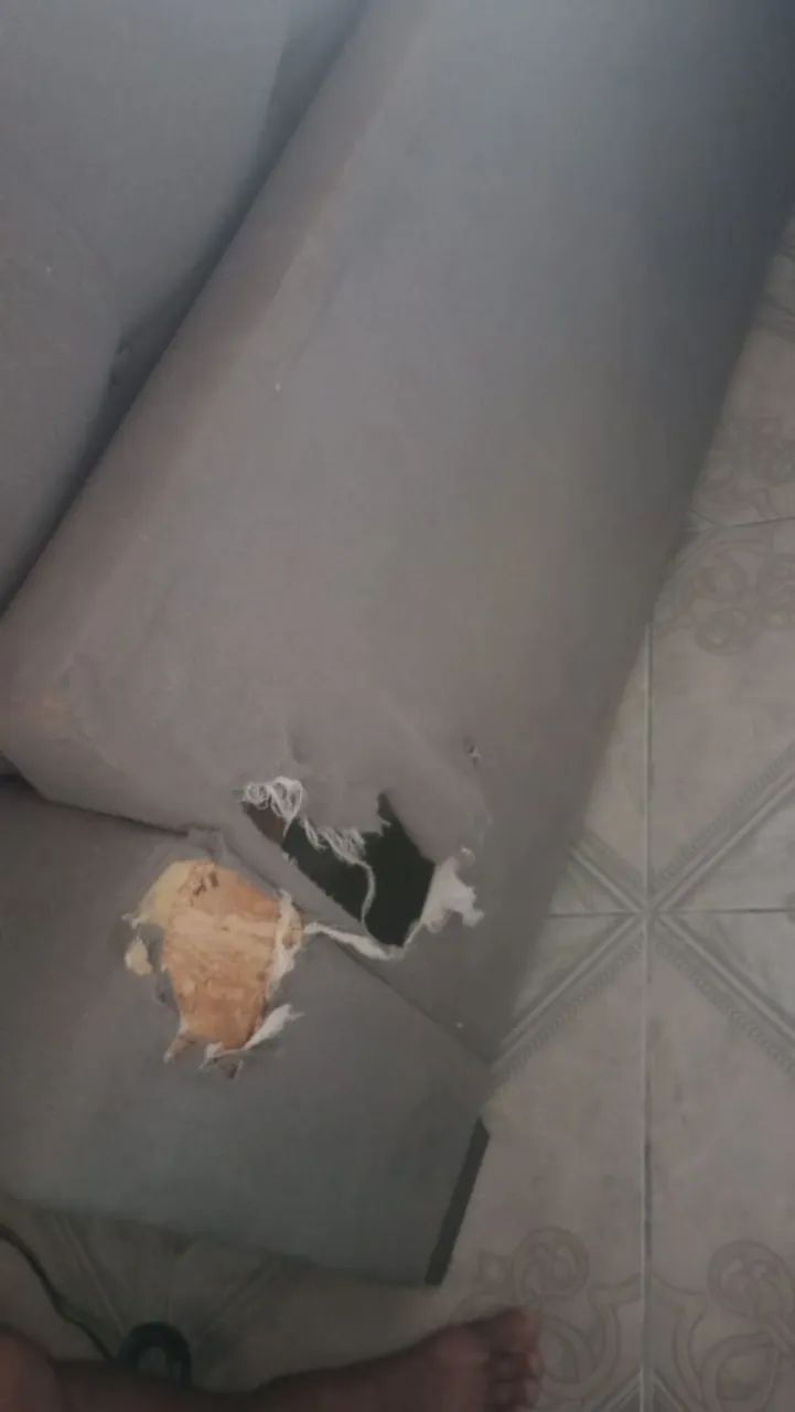 SOFA Á VENDA, DETALHES NO ANUNCIO. - Foto 2