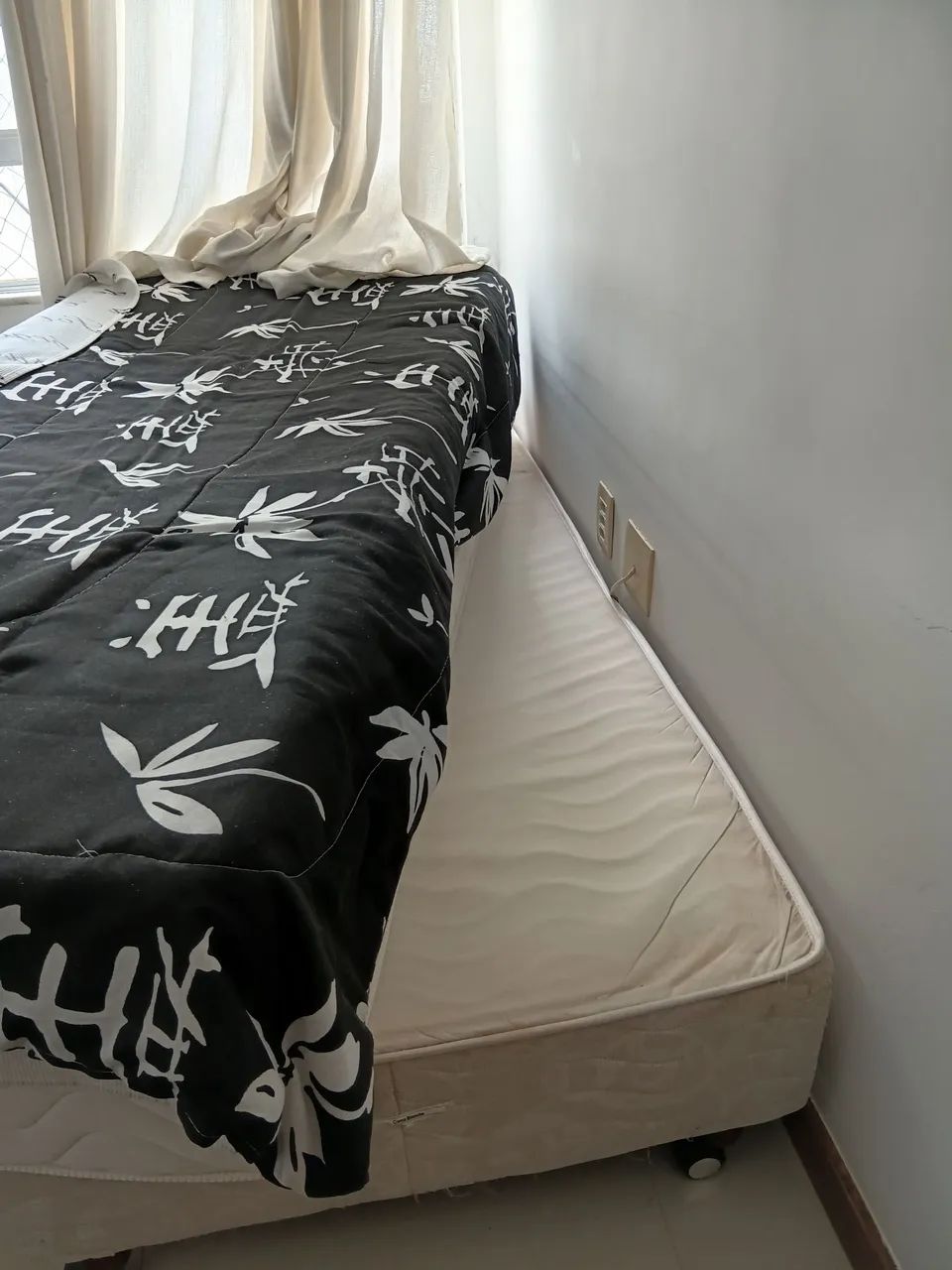 Suporte solteiro para cama 